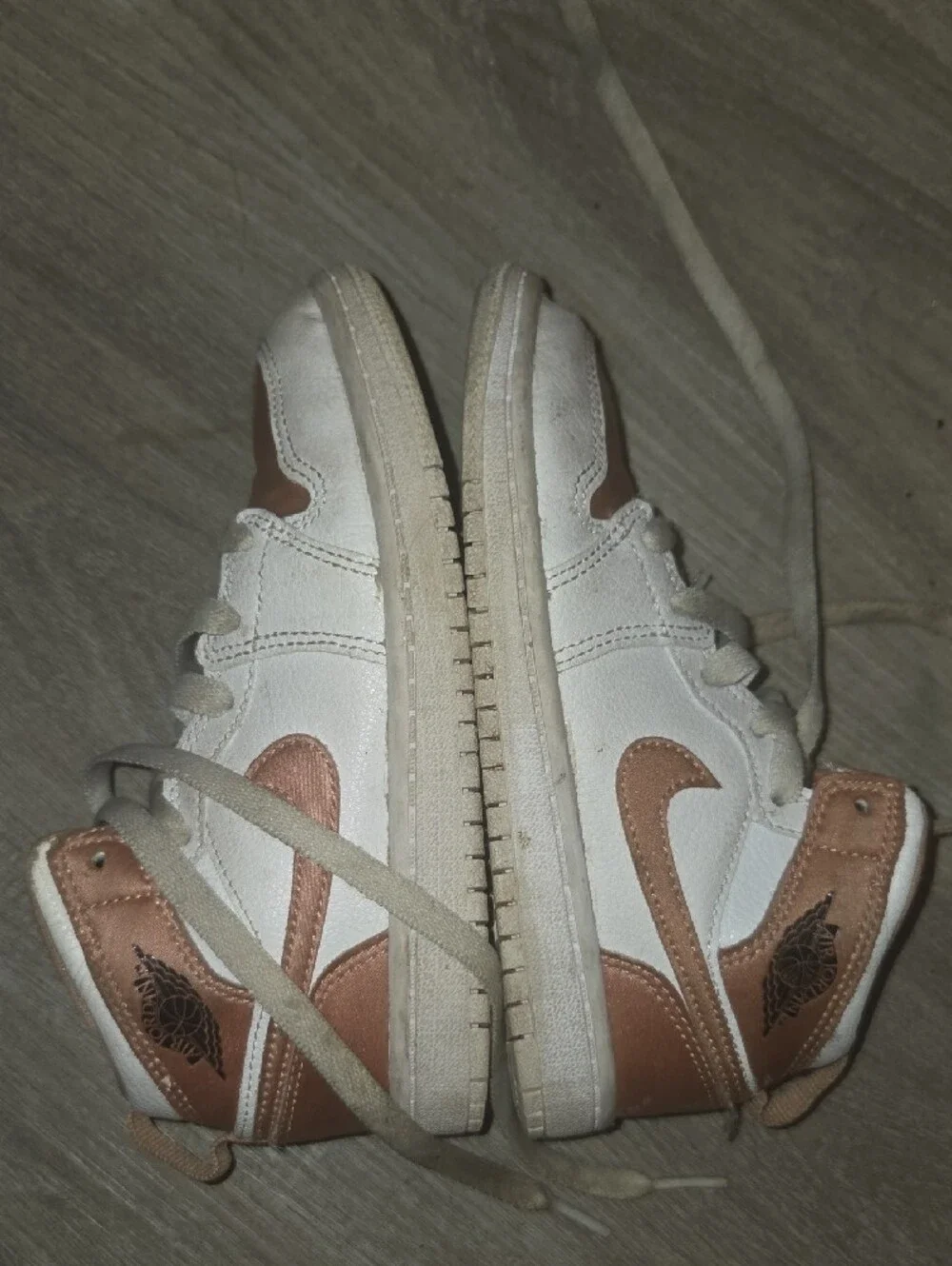 Nike Girls  Mid-Top Sneakers in White and Rose Gold